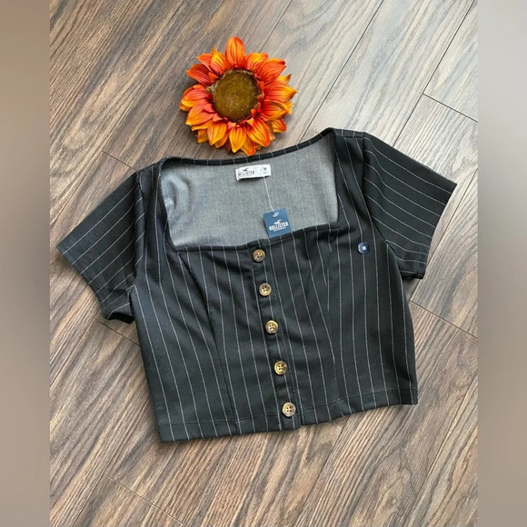 🦋B2G1🦋HOLLISTER Square Neck Button Front Striped Crop Top | MEDIUM | - Picture 2 of 9